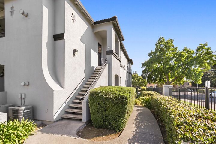 Property Photo:  5201 Laguna Oaks Drive 13  CA 95758 