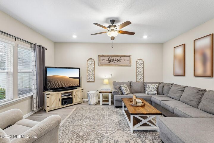 Property Photo: 10309 Pavnes Creek Drive FL 32222