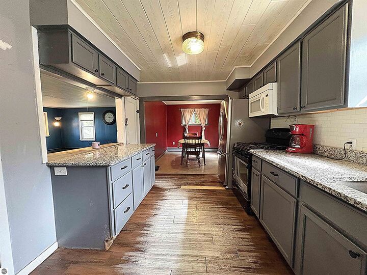 Property Photo:  1430 3rd Avenue  MI 48843 