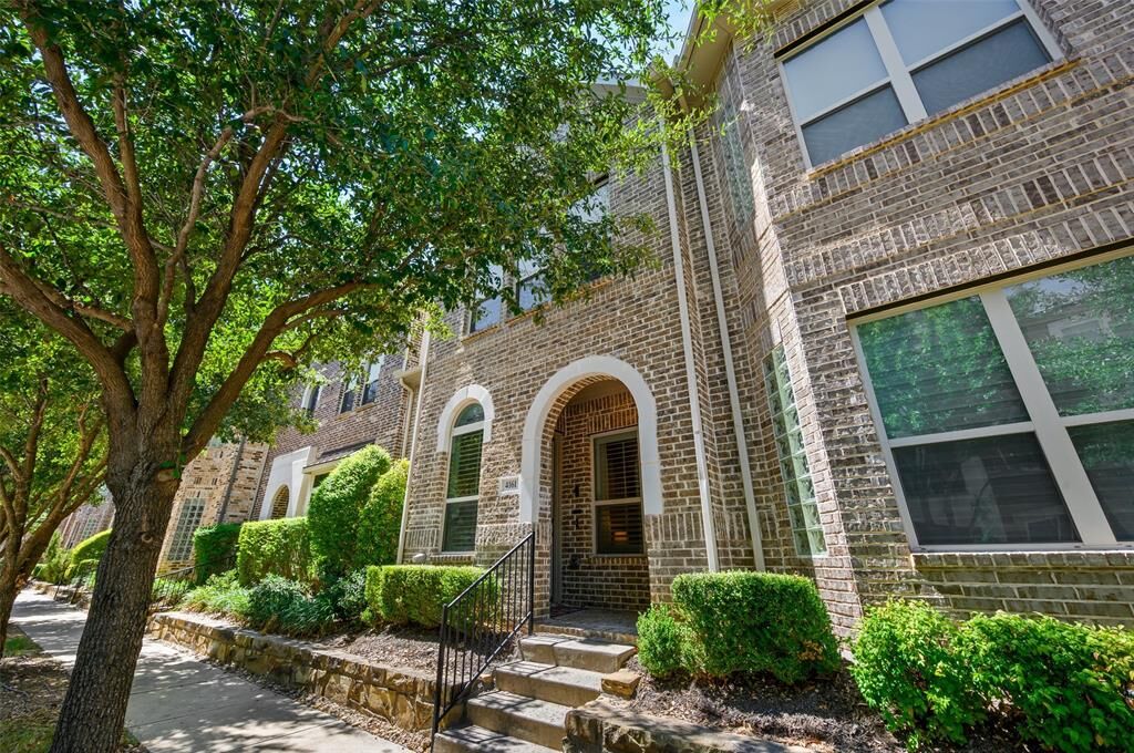 Property Photo: 4161 Broadway Avenue TX 75028