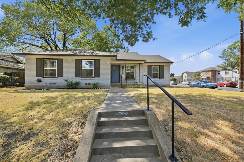 Property Photo:  2421 Hillburn Drive  TX 75227 
