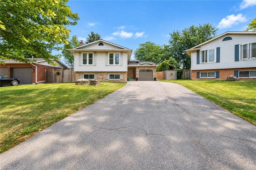 Property Photo:  3929 Vineyard Crescent  ON L0R 2C0 