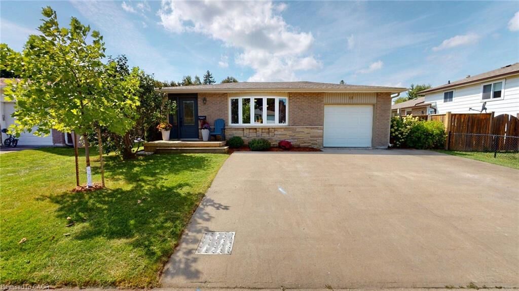 Property Photo:  18 Larkspur Lane  ON N3L 3P1 