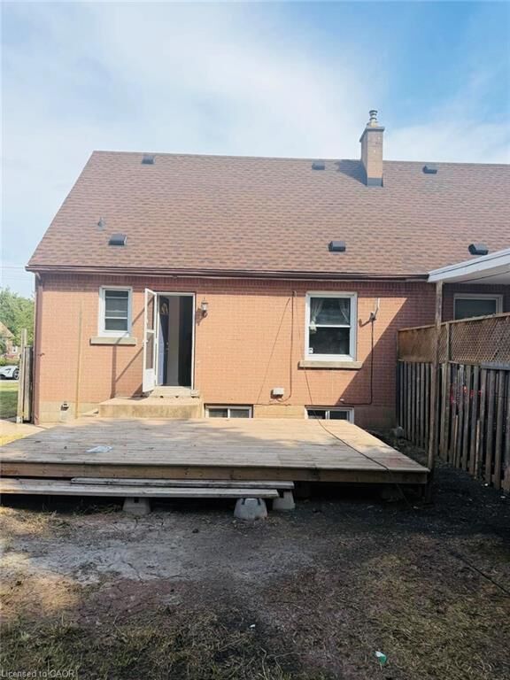 Property Photo:  64 Eastvale Place 1  ON L8H 1P1 