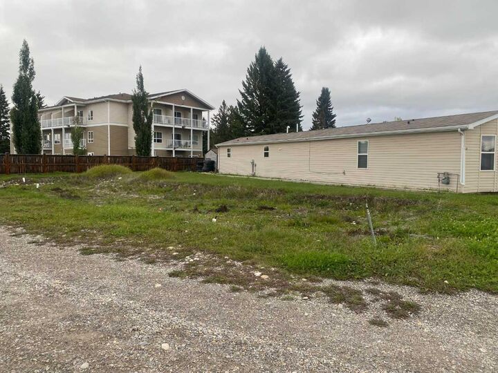 Property Photo:  36 Noblefern Way  AB T0M 1X0 