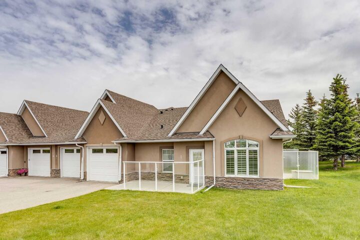 Property Photo:  20 River Heights View 2  AB T4C 0M9 
