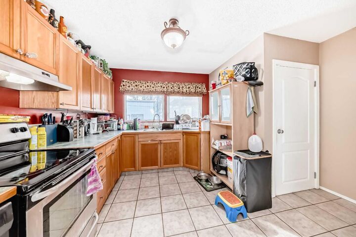 Property Photo:  4939 45 Street  AB T4G 1M4 