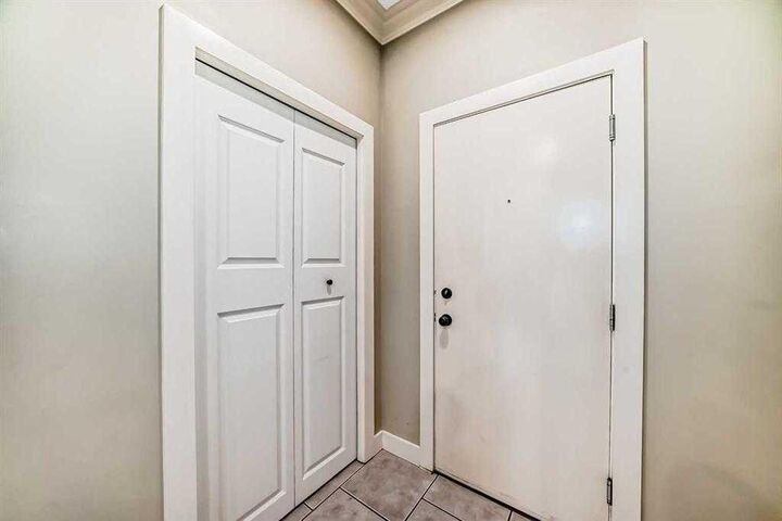 Property Photo:  323 13 Avenue SW 101  AB T2R 0K3 