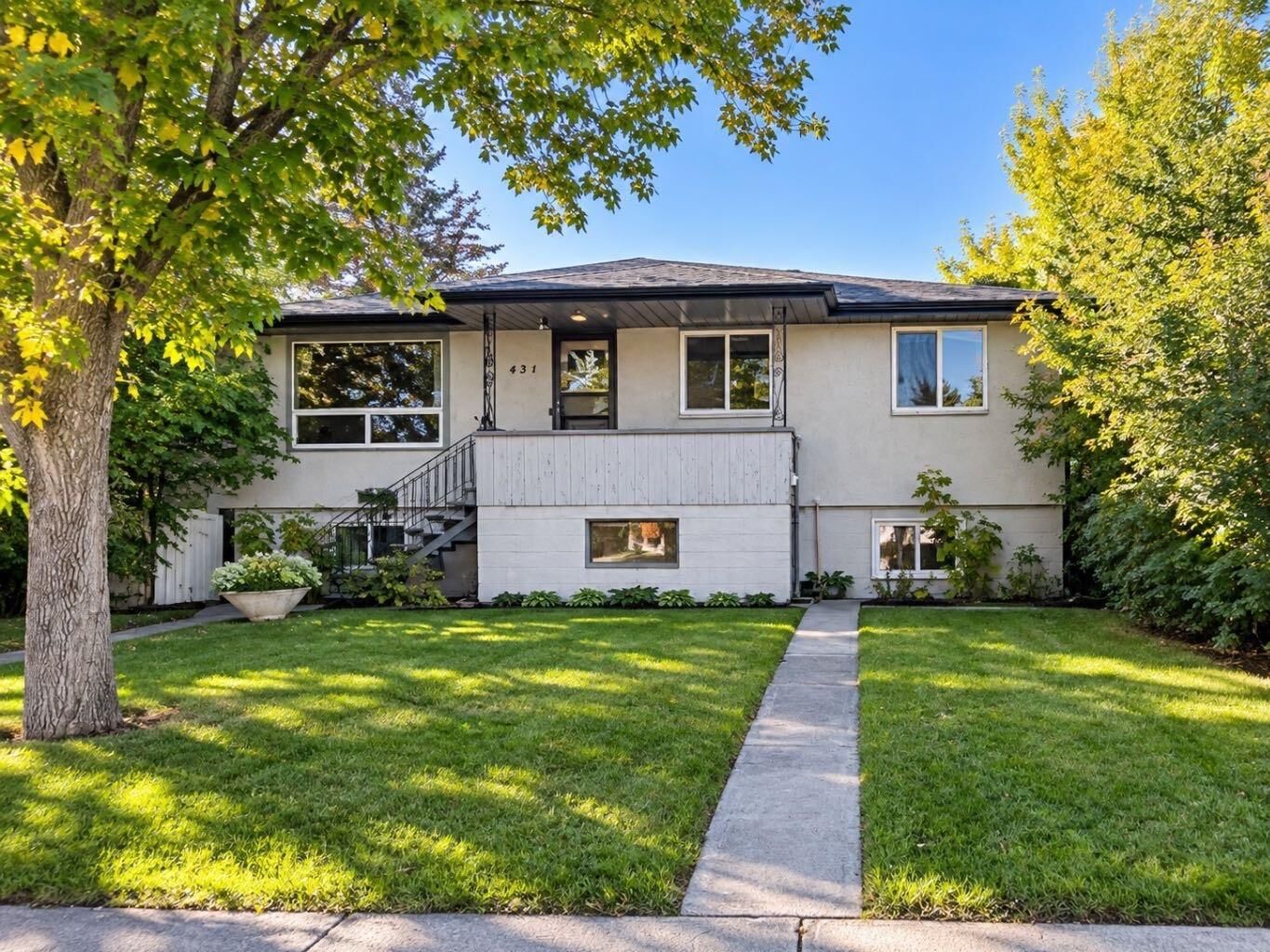 Property Photo: 431 53 Avenue SW AB T2B 0B8
