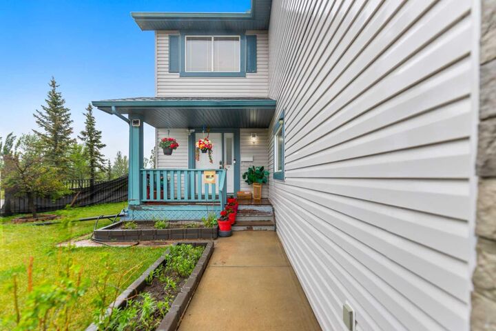 Property Photo:  148 Springmere Way  AB T1X 1P1 