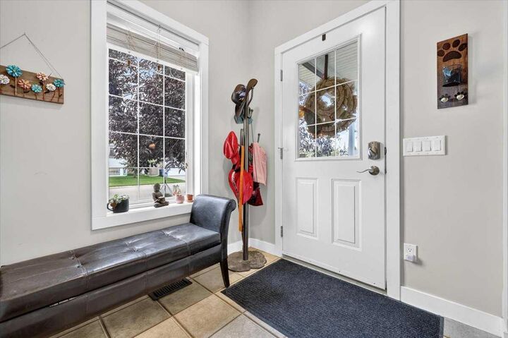 Property Photo:  781 Stonehaven Drive  AB T0M 0N0 