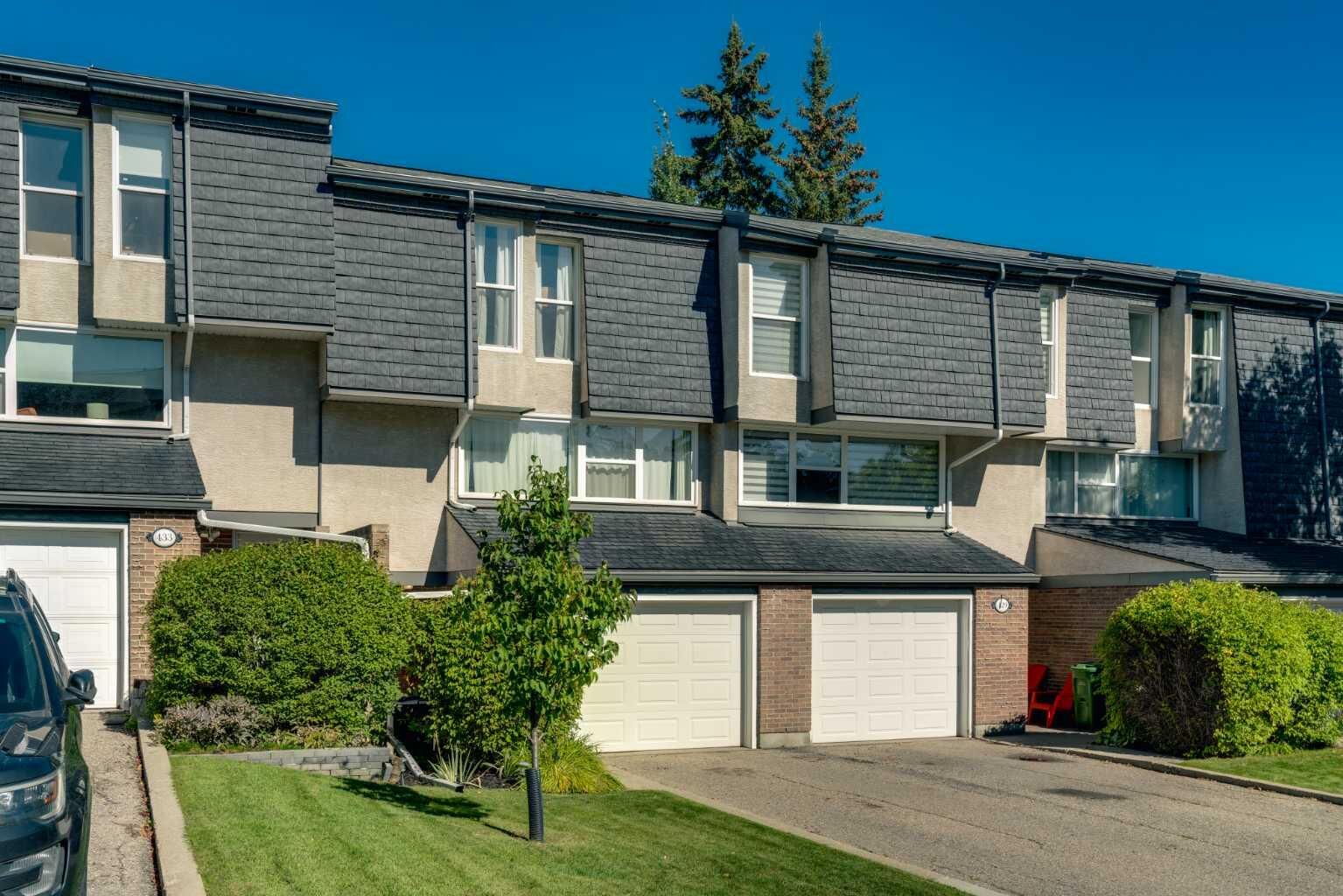 Property Photo:  431 Brae Glen Crescent SW  AB T2W 1B6 