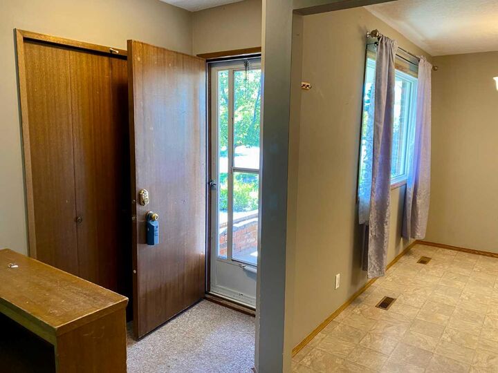 Property Photo:  1908 18 Street N  AB T1H 4H2 