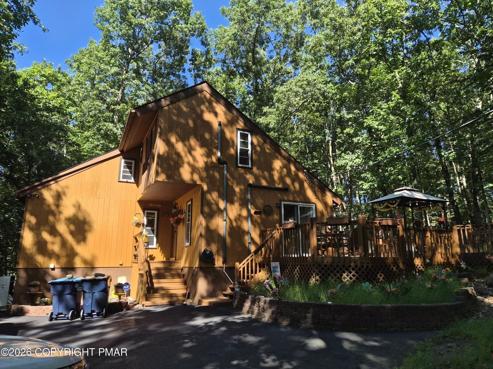 Property Photo:  1111 Kensington Drive  PA 18301 
