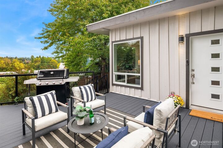 Property Photo: 4626 33rd Avenue W WA 98199