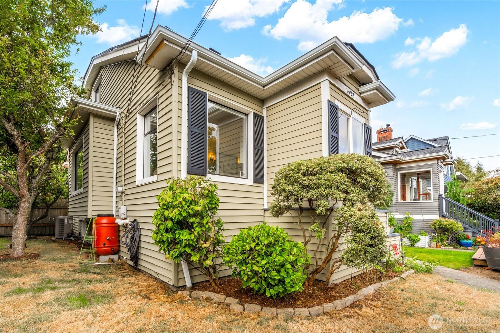 Property Photo: 1423 33rd Avenue WA 98122