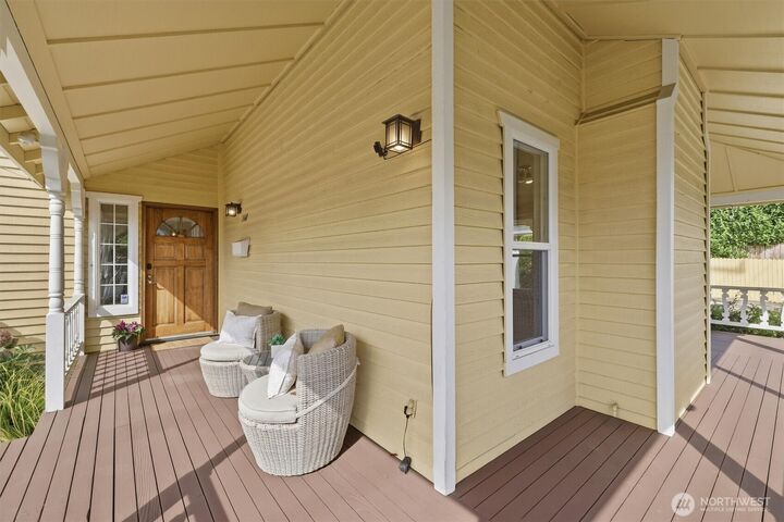 Property Photo: 560 N 76th Street WA 98103