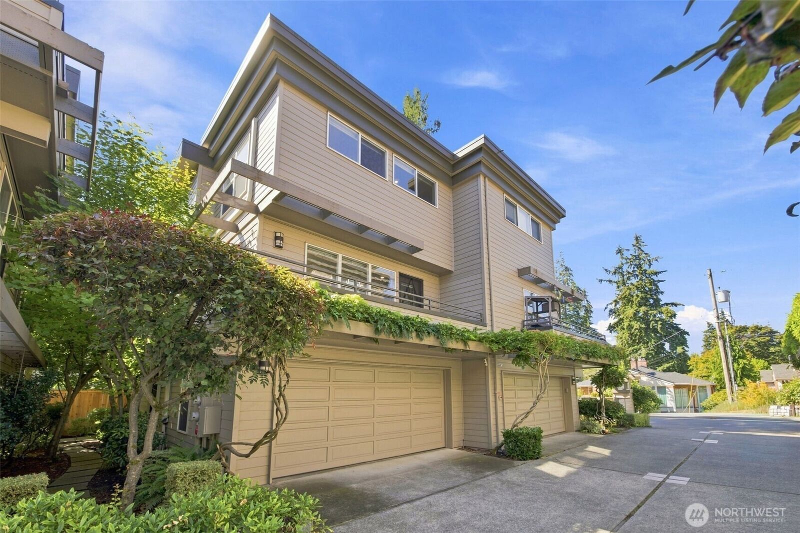 Property Photo:  12506  26th Avenue NE A103  WA 98125 