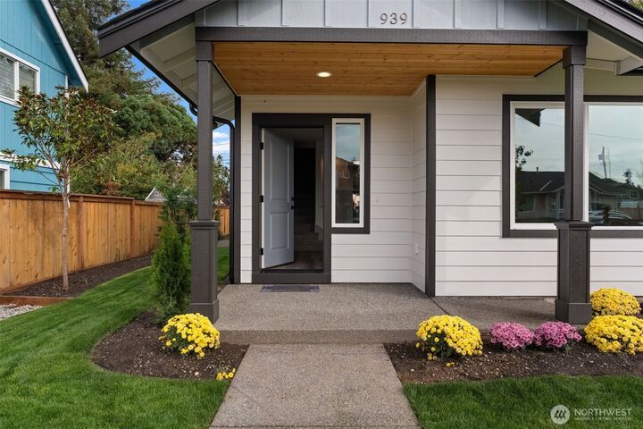 Property Photo:  939 E 61st Street  WA 98404 