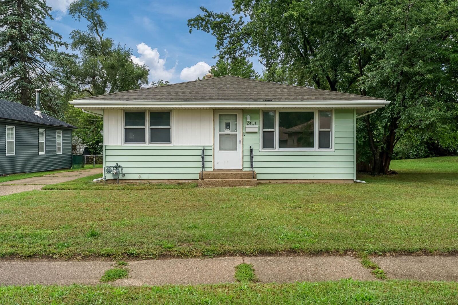 Property Photo:  2411 Barton Boulevard  IL 61103 