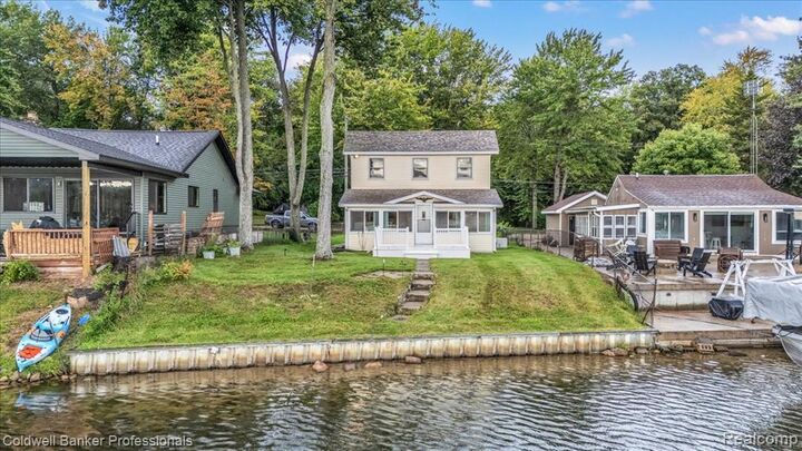 Property Photo:  733 Lakeshore Drive  MI 48421 