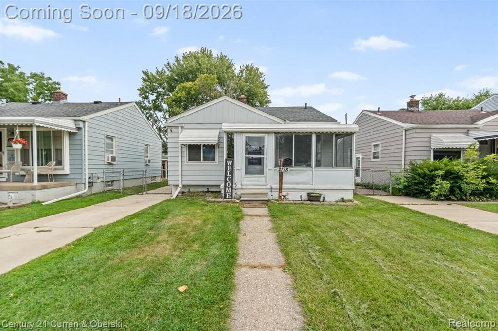 Property Photo:  2178 Progress Avenue  MI 48146 