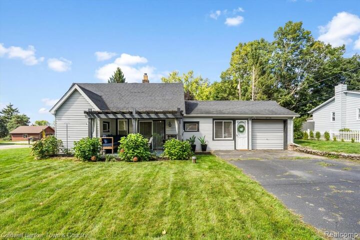 Property Photo:  2710 Lakeridge  MI 48393 