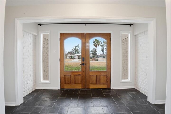 Property Photo:  1425 N Chateau Circle N  LA 70605 