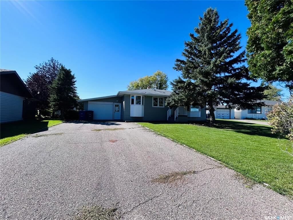 Property Photo:  1108 Bobolink Bay  SK S0A 3L0 