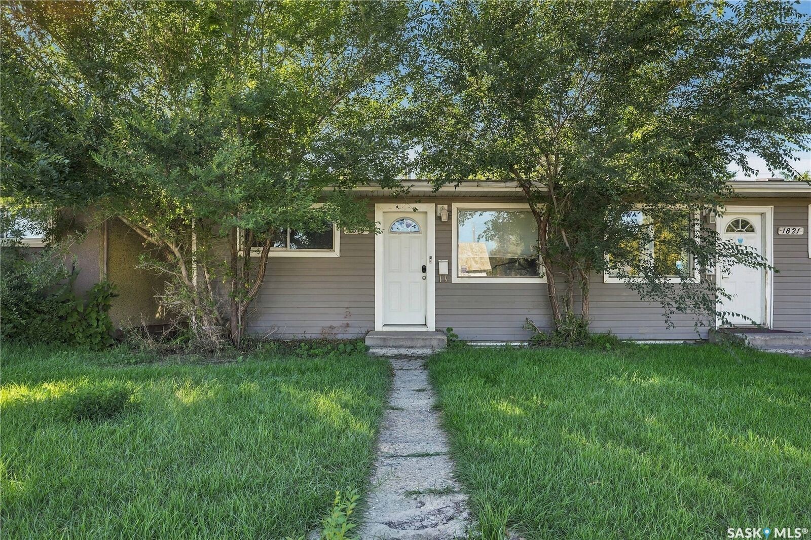 Property Photo: 1819 C Avenue N SK S7L 1N9