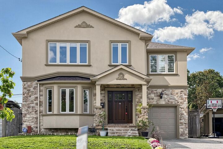 Property Photo:  11 Bellvare Crescent  ON M1R 2M8 