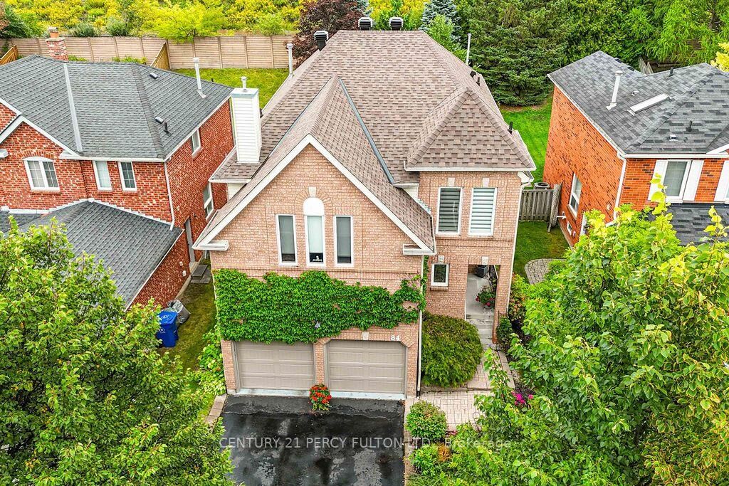 Property Photo:  84 Loraview Lane  ON L4G 6N5 