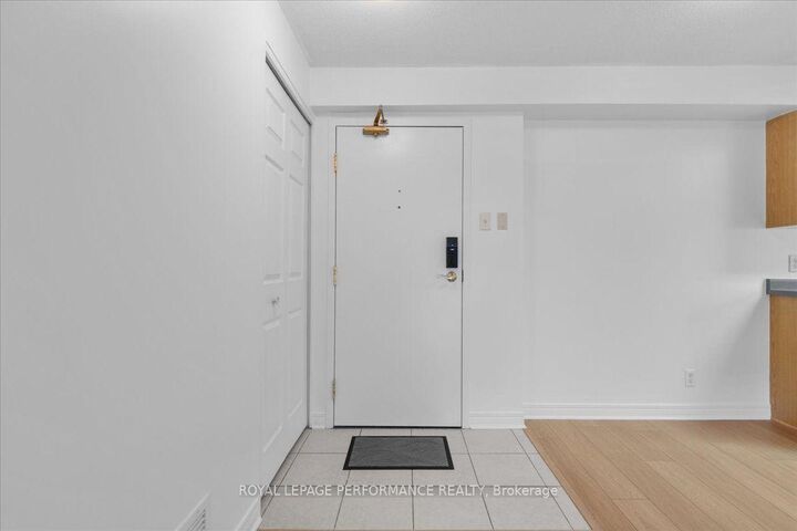 Property Photo: 429 Somerset Street W 207 ON K2P 2P5