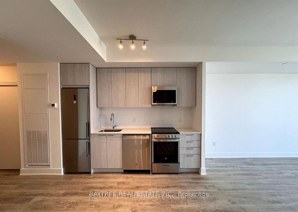 Property Photo:  185 Deerfield Road 1205  ON L3Y 0G7 