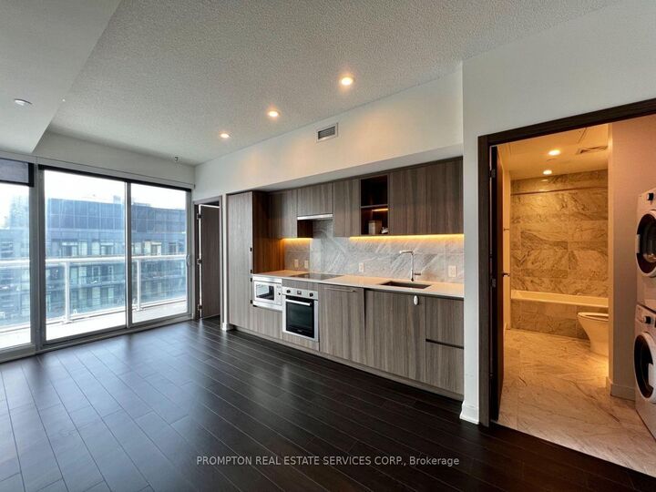 Property Photo:  19 Bathurst Street 3502  ON M5V 0N2 
