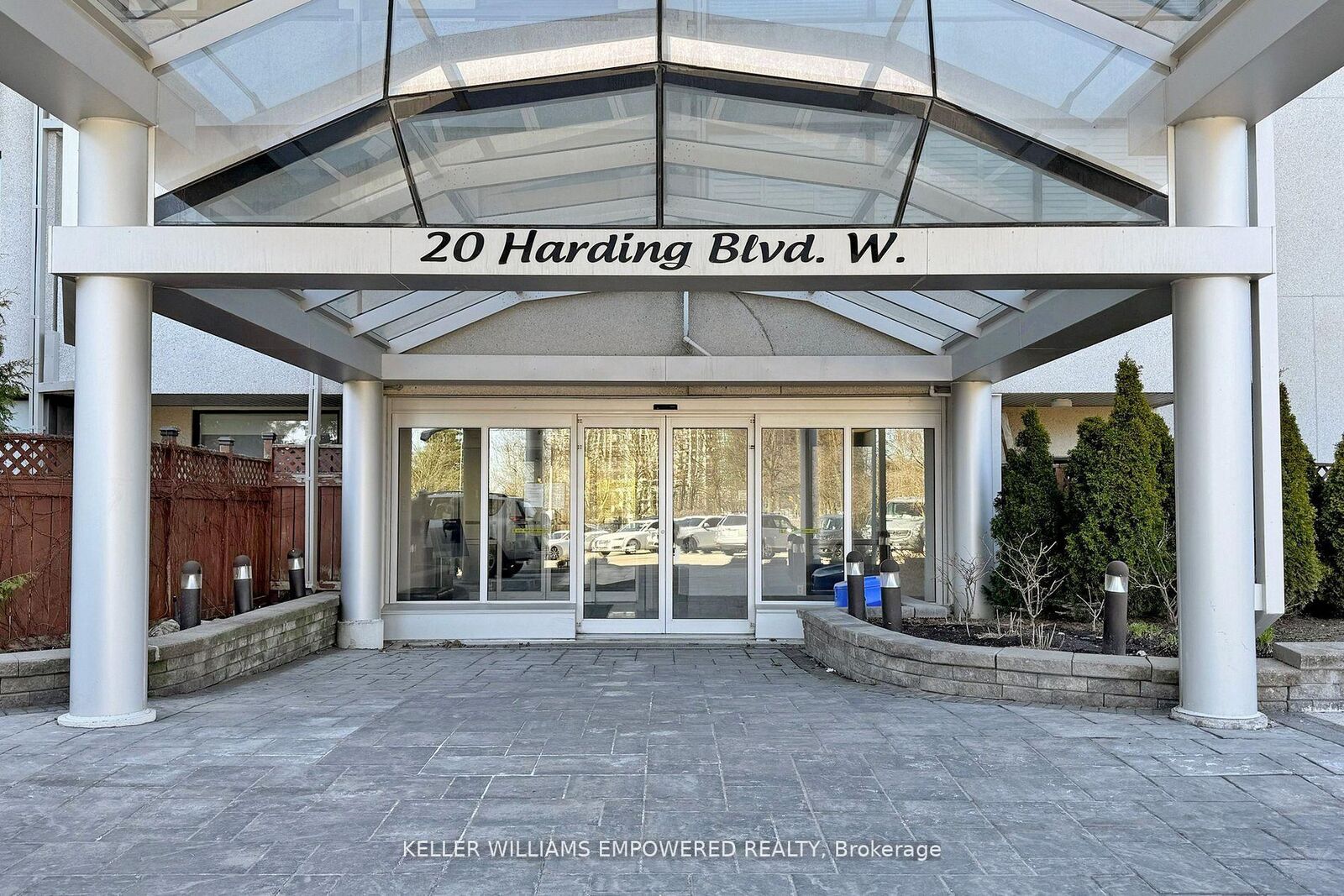 Property Photo:  