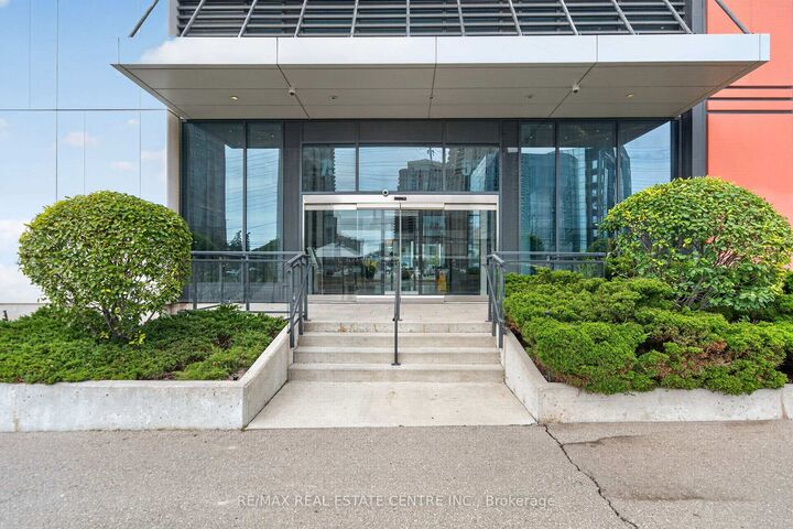 Property Photo:  55 Eglinton Avenue W 605  ON L5R 0E4 