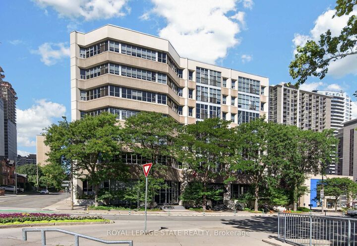 Property Photo:  66 Bay Street S Ph10  ON L8P 4Z6 