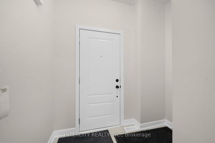 Property Photo:  116 Gordon Street Blk 7 Unit 5  ON L9V 3Y1 