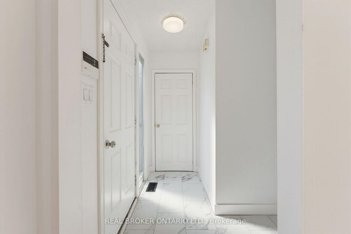 Property Photo:  805 Tate Avenue  ON L8H 6M1 