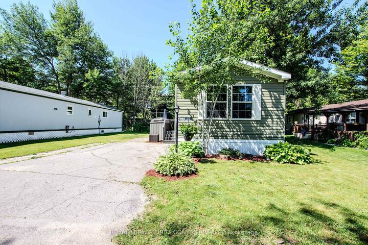 Property Photo:  23 Georgian Glen Drive  ON L9Z 1K8 