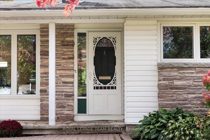 Property Photo:  1844 Greenacre Crescent  ON K1J 6S8 