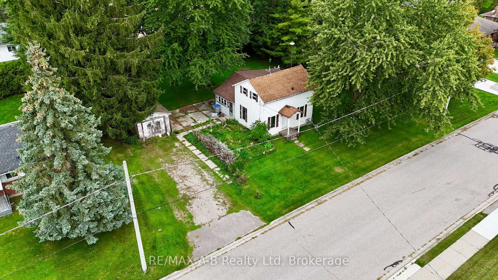 Property Photo:  86 Salina Street N  ON N4X 1C8 