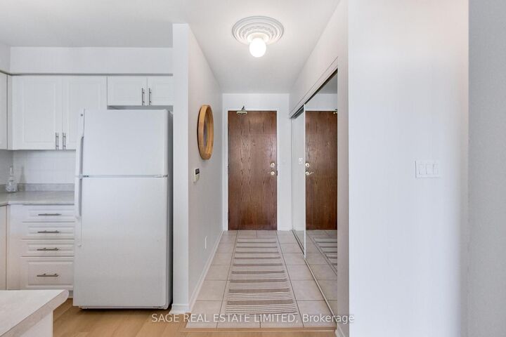 Property Photo:  9 Michael Power Place 1206  ON M9A 0A5 