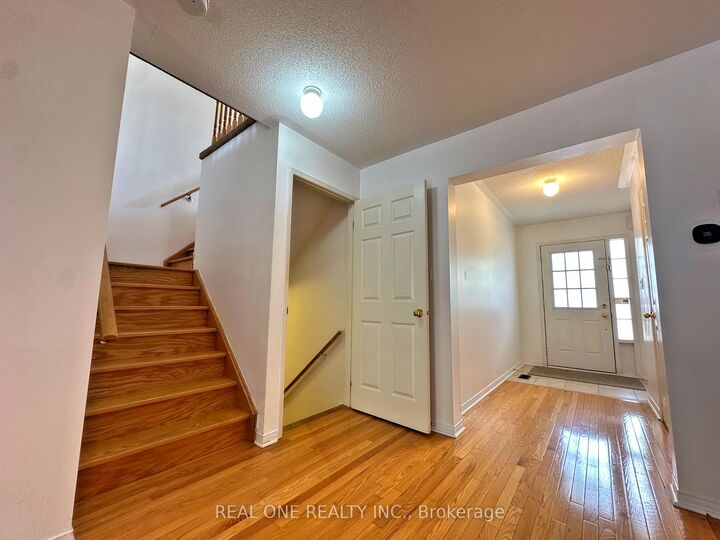 Property Photo:  68 Maffey Crescent  ON L4S 0A7 