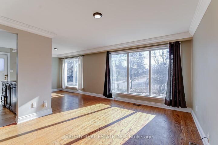 Property Photo:  118 Dorcot Avenue Main  ON M1P 3K8 