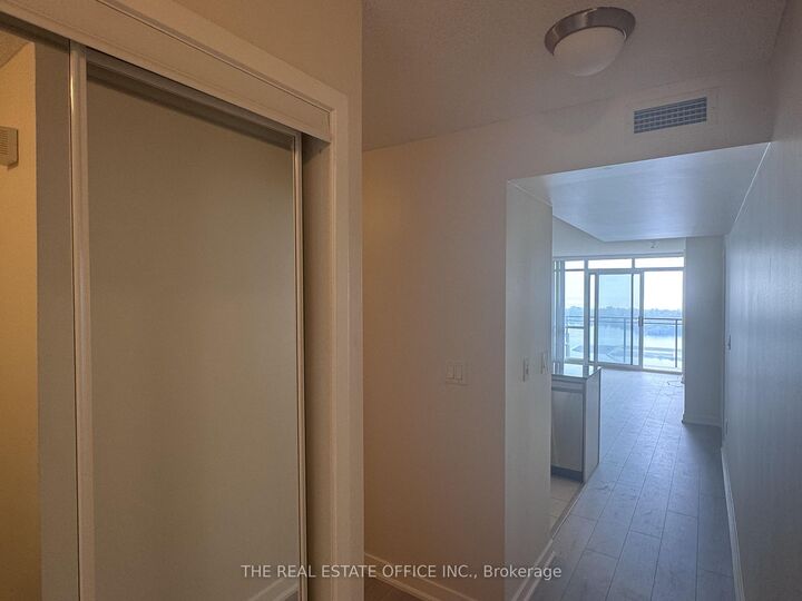 Property Photo:  11 Brunel Court 4712  ON M5V 3Y3 
