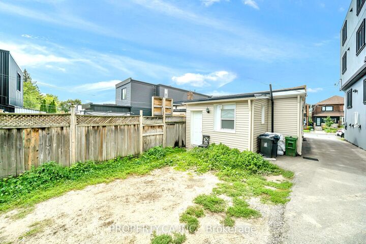 Property Photo:  285 Robina Avenue  ON M6C 3Y9 