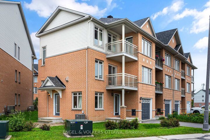 Property Photo:  290 Citiplace Drive N  ON K2E 0A7 