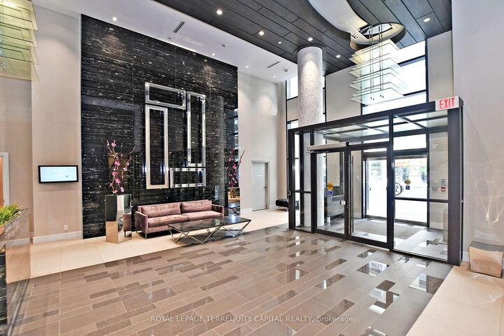 Property Photo:  9199 Yonge Street 505  ON L4C 1H7 